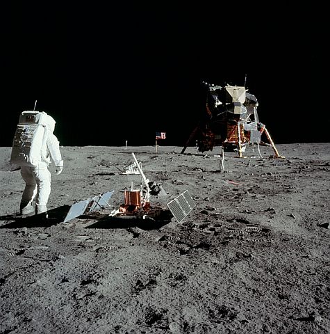 apollo11-moon-landing-1
